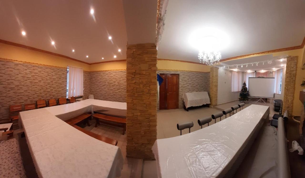 Куренiвський Двiр Kiew Exterior foto