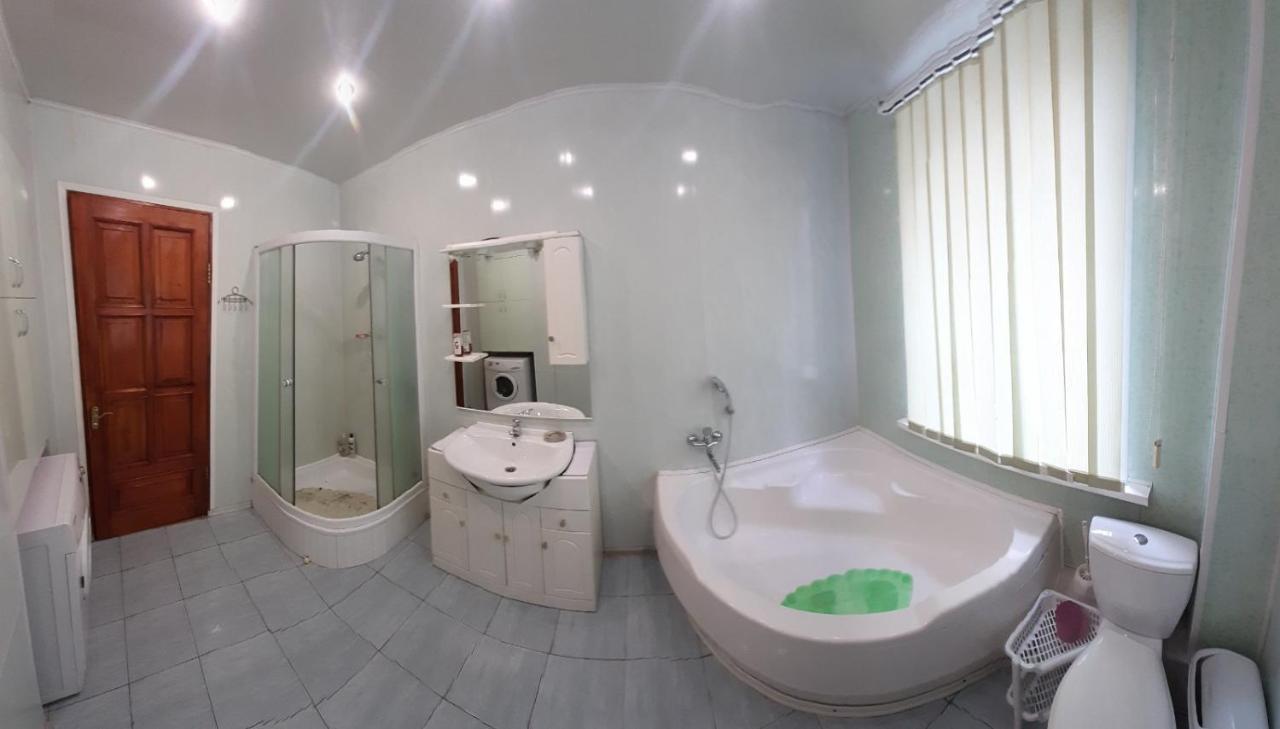 Куренiвський Двiр Kiew Exterior foto